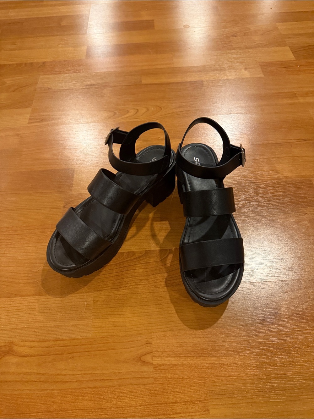 SODA Block Heel Sandals - Picture 3 of 5